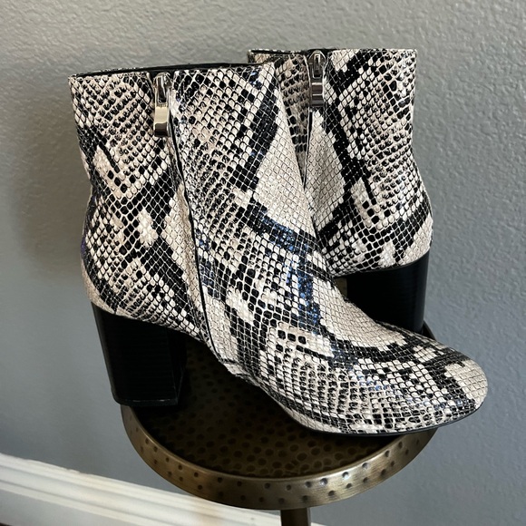 Nordstrom Haalexa-Lea Snake Skin Booties - Picture 5 of 13